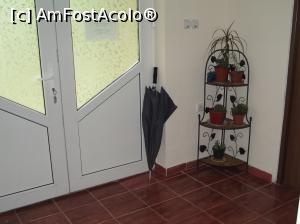 [P18] Florin, atent la detalii, a pus o umbrela langa usa... pentru cei care vor sa iasa afara in ploaie...  » foto by ascent
 - 
<span class="allrVoted glyphicon glyphicon-heart hidden" id="av775294"></span>
<a class="m-l-10 hidden" id="sv775294" onclick="voting_Foto_DelVot(,775294,12785)" role="button">șterge vot <span class="glyphicon glyphicon-remove"></span></a>
<a id="v9775294" class=" c-red"  onclick="voting_Foto_SetVot(775294)" role="button"><span class="glyphicon glyphicon-heart-empty"></span> <b>LIKE</b> = Votează poza</a> <img class="hidden"  id="f775294W9" src="/imagini/loader.gif" border="0" /><span class="AjErrMes hidden" id="e775294ErM"></span>