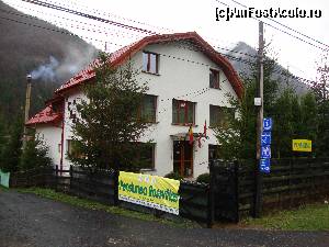 [P02] Pensiunea Rossvillas văzută din apropiere.  » foto by Floryn81
 - 
<span class="allrVoted glyphicon glyphicon-heart hidden" id="av610680"></span>
<a class="m-l-10 hidden" id="sv610680" onclick="voting_Foto_DelVot(,610680,12788)" role="button">șterge vot <span class="glyphicon glyphicon-remove"></span></a>
<a id="v9610680" class=" c-red"  onclick="voting_Foto_SetVot(610680)" role="button"><span class="glyphicon glyphicon-heart-empty"></span> <b>LIKE</b> = Votează poza</a> <img class="hidden"  id="f610680W9" src="/imagini/loader.gif" border="0" /><span class="AjErrMes hidden" id="e610680ErM"></span>