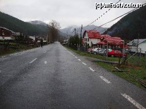 [P03] Pensiunea Rossvillas văzută din partea opusă. Se observă parcarea pensiunii în partea dreaptă a imaginii.  » foto by Floryn81
 - 
<span class="allrVoted glyphicon glyphicon-heart hidden" id="av610681"></span>
<a class="m-l-10 hidden" id="sv610681" onclick="voting_Foto_DelVot(,610681,12788)" role="button">șterge vot <span class="glyphicon glyphicon-remove"></span></a>
<a id="v9610681" class=" c-red"  onclick="voting_Foto_SetVot(610681)" role="button"><span class="glyphicon glyphicon-heart-empty"></span> <b>LIKE</b> = Votează poza</a> <img class="hidden"  id="f610681W9" src="/imagini/loader.gif" border="0" /><span class="AjErrMes hidden" id="e610681ErM"></span>