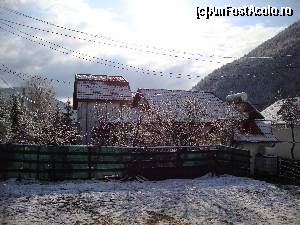 [P04] Pensiunea Rossvillas văzută din parcare a doua zi de dimineață. Peste noapte se întorsese iarna.  » foto by Floryn81
 - 
<span class="allrVoted glyphicon glyphicon-heart hidden" id="av610682"></span>
<a class="m-l-10 hidden" id="sv610682" onclick="voting_Foto_DelVot(,610682,12788)" role="button">șterge vot <span class="glyphicon glyphicon-remove"></span></a>
<a id="v9610682" class=" c-red"  onclick="voting_Foto_SetVot(610682)" role="button"><span class="glyphicon glyphicon-heart-empty"></span> <b>LIKE</b> = Votează poza</a> <img class="hidden"  id="f610682W9" src="/imagini/loader.gif" border="0" /><span class="AjErrMes hidden" id="e610682ErM"></span>