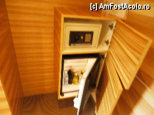 [P12] intr-un corp separat, seiful si minibarul » foto by nicoletass
 - 
<span class="allrVoted glyphicon glyphicon-heart hidden" id="av369010"></span>
<a class="m-l-10 hidden" id="sv369010" onclick="voting_Foto_DelVot(,369010,12804)" role="button">șterge vot <span class="glyphicon glyphicon-remove"></span></a>
<a id="v9369010" class=" c-red"  onclick="voting_Foto_SetVot(369010)" role="button"><span class="glyphicon glyphicon-heart-empty"></span> <b>LIKE</b> = Votează poza</a> <img class="hidden"  id="f369010W9" src="/imagini/loader.gif" border="0" /><span class="AjErrMes hidden" id="e369010ErM"></span>