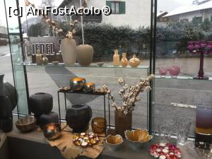 [P06] Riedel Glas Kufsein - Privind spre strada » foto by mishu
 - 
<span class="allrVoted glyphicon glyphicon-heart hidden" id="av963685"></span>
<a class="m-l-10 hidden" id="sv963685" onclick="voting_Foto_DelVot(,963685,12814)" role="button">șterge vot <span class="glyphicon glyphicon-remove"></span></a>
<a id="v9963685" class=" c-red"  onclick="voting_Foto_SetVot(963685)" role="button"><span class="glyphicon glyphicon-heart-empty"></span> <b>LIKE</b> = Votează poza</a> <img class="hidden"  id="f963685W9" src="/imagini/loader.gif" border="0" /><span class="AjErrMes hidden" id="e963685ErM"></span>