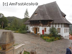 [P17] Mănăstirea Bârsana - În curtea interioară. » foto by iulianic
 - 
<span class="allrVoted glyphicon glyphicon-heart hidden" id="av1338101"></span>
<a class="m-l-10 hidden" id="sv1338101" onclick="voting_Foto_DelVot(,1338101,12832)" role="button">șterge vot <span class="glyphicon glyphicon-remove"></span></a>
<a id="v91338101" class=" c-red"  onclick="voting_Foto_SetVot(1338101)" role="button"><span class="glyphicon glyphicon-heart-empty"></span> <b>LIKE</b> = Votează poza</a> <img class="hidden"  id="f1338101W9" src="/imagini/loader.gif" border="0" /><span class="AjErrMes hidden" id="e1338101ErM"></span>