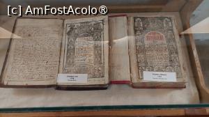 [P28] Muzeul mănăstirii: cărți de rugăciune » foto by Carmen Ion
 - 
<span class="allrVoted glyphicon glyphicon-heart hidden" id="av1462696"></span>
<a class="m-l-10 hidden" id="sv1462696" onclick="voting_Foto_DelVot(,1462696,12832)" role="button">șterge vot <span class="glyphicon glyphicon-remove"></span></a>
<a id="v91462696" class=" c-red"  onclick="voting_Foto_SetVot(1462696)" role="button"><span class="glyphicon glyphicon-heart-empty"></span> <b>LIKE</b> = Votează poza</a> <img class="hidden"  id="f1462696W9" src="/imagini/loader.gif" border="0" /><span class="AjErrMes hidden" id="e1462696ErM"></span>