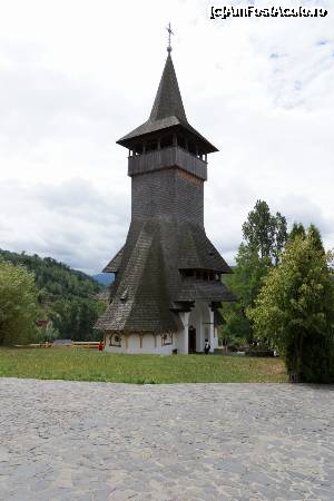 [P46] Turnul cu clopotnița de la intrare văzut dinspre Biserica Mănăstirii.  » foto by Utube
 - 
<span class="allrVoted glyphicon glyphicon-heart hidden" id="av380428"></span>
<a class="m-l-10 hidden" id="sv380428" onclick="voting_Foto_DelVot(,380428,12832)" role="button">șterge vot <span class="glyphicon glyphicon-remove"></span></a>
<a id="v9380428" class=" c-red"  onclick="voting_Foto_SetVot(380428)" role="button"><span class="glyphicon glyphicon-heart-empty"></span> <b>LIKE</b> = Votează poza</a> <img class="hidden"  id="f380428W9" src="/imagini/loader.gif" border="0" /><span class="AjErrMes hidden" id="e380428ErM"></span>