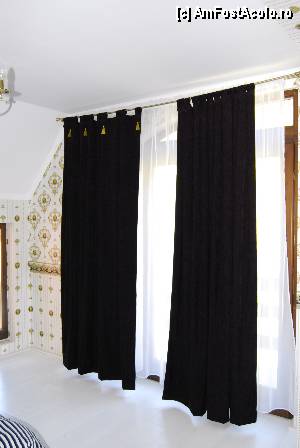 [P20] Hanul Fagilor - Blidari - master bedroom » foto by deliutza27
 - 
<span class="allrVoted glyphicon glyphicon-heart hidden" id="av370700"></span>
<a class="m-l-10 hidden" id="sv370700" onclick="voting_Foto_DelVot(,370700,12841)" role="button">șterge vot <span class="glyphicon glyphicon-remove"></span></a>
<a id="v9370700" class=" c-red"  onclick="voting_Foto_SetVot(370700)" role="button"><span class="glyphicon glyphicon-heart-empty"></span> <b>LIKE</b> = Votează poza</a> <img class="hidden"  id="f370700W9" src="/imagini/loader.gif" border="0" /><span class="AjErrMes hidden" id="e370700ErM"></span>