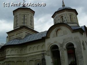 [P06] Mănăstirea Arnota - Biserica, latura nordică. » foto by iulianic
 - 
<span class="allrVoted glyphicon glyphicon-heart hidden" id="av1236238"></span>
<a class="m-l-10 hidden" id="sv1236238" onclick="voting_Foto_DelVot(,1236238,12858)" role="button">șterge vot <span class="glyphicon glyphicon-remove"></span></a>
<a id="v91236238" class=" c-red"  onclick="voting_Foto_SetVot(1236238)" role="button"><span class="glyphicon glyphicon-heart-empty"></span> <b>LIKE</b> = Votează poza</a> <img class="hidden"  id="f1236238W9" src="/imagini/loader.gif" border="0" /><span class="AjErrMes hidden" id="e1236238ErM"></span>