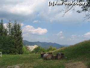[P22] Loc de odihnă la intrarea în mănăstire » foto by Michi
 - 
<span class="allrVoted glyphicon glyphicon-heart hidden" id="av495813"></span>
<a class="m-l-10 hidden" id="sv495813" onclick="voting_Foto_DelVot(,495813,12858)" role="button">șterge vot <span class="glyphicon glyphicon-remove"></span></a>
<a id="v9495813" class=" c-red"  onclick="voting_Foto_SetVot(495813)" role="button"><span class="glyphicon glyphicon-heart-empty"></span> <b>LIKE</b> = Votează poza</a> <img class="hidden"  id="f495813W9" src="/imagini/loader.gif" border="0" /><span class="AjErrMes hidden" id="e495813ErM"></span>