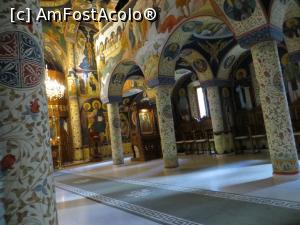 [P15] Paraclisul de la Mănăstirea Arnota - vedere interior.  » foto by tata123 🔱
 - 
<span class="allrVoted glyphicon glyphicon-heart hidden" id="av916777"></span>
<a class="m-l-10 hidden" id="sv916777" onclick="voting_Foto_DelVot(,916777,12858)" role="button">șterge vot <span class="glyphicon glyphicon-remove"></span></a>
<a id="v9916777" class=" c-red"  onclick="voting_Foto_SetVot(916777)" role="button"><span class="glyphicon glyphicon-heart-empty"></span> <b>LIKE</b> = Votează poza</a> <img class="hidden"  id="f916777W9" src="/imagini/loader.gif" border="0" /><span class="AjErrMes hidden" id="e916777ErM"></span>