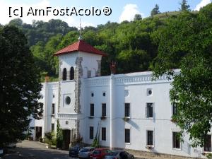 [P03] Fațada „cetății mănăstirești” Arnota.  » foto by tata123 🔱
 - 
<span class="allrVoted glyphicon glyphicon-heart hidden" id="av916763"></span>
<a class="m-l-10 hidden" id="sv916763" onclick="voting_Foto_DelVot(,916763,12858)" role="button">șterge vot <span class="glyphicon glyphicon-remove"></span></a>
<a id="v9916763" class=" c-red"  onclick="voting_Foto_SetVot(916763)" role="button"><span class="glyphicon glyphicon-heart-empty"></span> <b>LIKE</b> = Votează poza</a> <img class="hidden"  id="f916763W9" src="/imagini/loader.gif" border="0" /><span class="AjErrMes hidden" id="e916763ErM"></span>