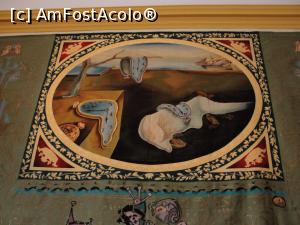 [P17] O tapițerie reproducere după tabloul Persistența memoriei. Tabloul original se află la New York.  » foto by RoxanaGRS
 - 
<span class="allrVoted glyphicon glyphicon-heart hidden" id="av968646"></span>
<a class="m-l-10 hidden" id="sv968646" onclick="voting_Foto_DelVot(,968646,12859)" role="button">șterge vot <span class="glyphicon glyphicon-remove"></span></a>
<a id="v9968646" class=" c-red"  onclick="voting_Foto_SetVot(968646)" role="button"><span class="glyphicon glyphicon-heart-empty"></span> <b>LIKE</b> = Votează poza</a> <img class="hidden"  id="f968646W9" src="/imagini/loader.gif" border="0" /><span class="AjErrMes hidden" id="e968646ErM"></span>