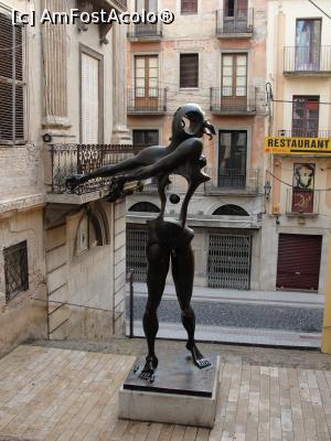 [P03] Pendulul - o statuie care mi-a plăcut, în apropierea muzeului » foto by RoxanaGRS
 - 
<span class="allrVoted glyphicon glyphicon-heart hidden" id="av968631"></span>
<a class="m-l-10 hidden" id="sv968631" onclick="voting_Foto_DelVot(,968631,12859)" role="button">șterge vot <span class="glyphicon glyphicon-remove"></span></a>
<a id="v9968631" class=" c-red"  onclick="voting_Foto_SetVot(968631)" role="button"><span class="glyphicon glyphicon-heart-empty"></span> <b>LIKE</b> = Votează poza</a> <img class="hidden"  id="f968631W9" src="/imagini/loader.gif" border="0" /><span class="AjErrMes hidden" id="e968631ErM"></span>