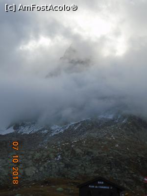 [P12] Vârful Mont-Blanc se ghicește printre nori » foto by Mitica49
 - 
<span class="allrVoted glyphicon glyphicon-heart hidden" id="av1028733"></span>
<a class="m-l-10 hidden" id="sv1028733" onclick="voting_Foto_DelVot(,1028733,12870)" role="button">șterge vot <span class="glyphicon glyphicon-remove"></span></a>
<a id="v91028733" class=" c-red"  onclick="voting_Foto_SetVot(1028733)" role="button"><span class="glyphicon glyphicon-heart-empty"></span> <b>LIKE</b> = Votează poza</a> <img class="hidden"  id="f1028733W9" src="/imagini/loader.gif" border="0" /><span class="AjErrMes hidden" id="e1028733ErM"></span>