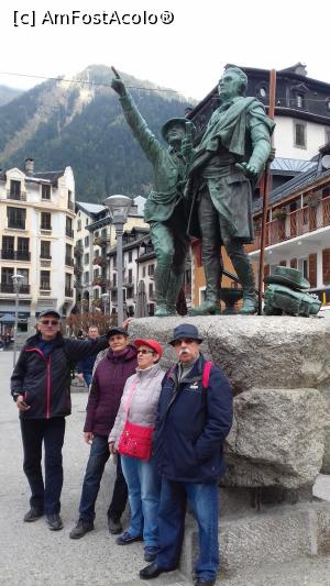 [P21] Dintre cei 4 turiști doar unul se uită spre Mont-Blanc » foto by Mitica49
 - 
<span class="allrVoted glyphicon glyphicon-heart hidden" id="av1028742"></span>
<a class="m-l-10 hidden" id="sv1028742" onclick="voting_Foto_DelVot(,1028742,12870)" role="button">șterge vot <span class="glyphicon glyphicon-remove"></span></a>
<a id="v91028742" class=" c-red"  onclick="voting_Foto_SetVot(1028742)" role="button"><span class="glyphicon glyphicon-heart-empty"></span> <b>LIKE</b> = Votează poza</a> <img class="hidden"  id="f1028742W9" src="/imagini/loader.gif" border="0" /><span class="AjErrMes hidden" id="e1028742ErM"></span>