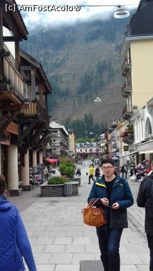 [P30] Turiști din toată lumea pe o stradă din Chamonix » foto by Mitica49
 - 
<span class="allrVoted glyphicon glyphicon-heart hidden" id="av1028751"></span>
<a class="m-l-10 hidden" id="sv1028751" onclick="voting_Foto_DelVot(,1028751,12870)" role="button">șterge vot <span class="glyphicon glyphicon-remove"></span></a>
<a id="v91028751" class=" c-red"  onclick="voting_Foto_SetVot(1028751)" role="button"><span class="glyphicon glyphicon-heart-empty"></span> <b>LIKE</b> = Votează poza</a> <img class="hidden"  id="f1028751W9" src="/imagini/loader.gif" border="0" /><span class="AjErrMes hidden" id="e1028751ErM"></span>