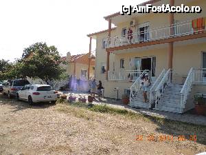 [P01] Curtea si cele doua clădiri, si bineînțeles Dl. Kostas » foto by V. Margineanu
 - 
<span class="allrVoted glyphicon glyphicon-heart hidden" id="av453690"></span>
<a class="m-l-10 hidden" id="sv453690" onclick="voting_Foto_DelVot(,453690,12874)" role="button">șterge vot <span class="glyphicon glyphicon-remove"></span></a>
<a id="v9453690" class=" c-red"  onclick="voting_Foto_SetVot(453690)" role="button"><span class="glyphicon glyphicon-heart-empty"></span> <b>LIKE</b> = Votează poza</a> <img class="hidden"  id="f453690W9" src="/imagini/loader.gif" border="0" /><span class="AjErrMes hidden" id="e453690ErM"></span>