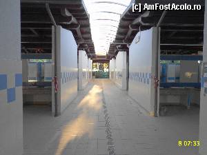 [P13] Culoarul spre dusuri, toalete; albastru=baieti; roz=fete » foto by cathzel
 - 
<span class="allrVoted glyphicon glyphicon-heart hidden" id="av372117"></span>
<a class="m-l-10 hidden" id="sv372117" onclick="voting_Foto_DelVot(,372117,12876)" role="button">șterge vot <span class="glyphicon glyphicon-remove"></span></a>
<a id="v9372117" class=" c-red"  onclick="voting_Foto_SetVot(372117)" role="button"><span class="glyphicon glyphicon-heart-empty"></span> <b>LIKE</b> = Votează poza</a> <img class="hidden"  id="f372117W9" src="/imagini/loader.gif" border="0" /><span class="AjErrMes hidden" id="e372117ErM"></span>