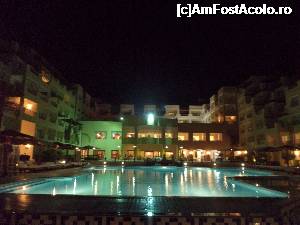 [P21] piscinele şi hotelul noaptea » foto by alexms
 - 
<span class="allrVoted glyphicon glyphicon-heart hidden" id="av702954"></span>
<a class="m-l-10 hidden" id="sv702954" onclick="voting_Foto_DelVot(,702954,12877)" role="button">șterge vot <span class="glyphicon glyphicon-remove"></span></a>
<a id="v9702954" class=" c-red"  onclick="voting_Foto_SetVot(702954)" role="button"><span class="glyphicon glyphicon-heart-empty"></span> <b>LIKE</b> = Votează poza</a> <img class="hidden"  id="f702954W9" src="/imagini/loader.gif" border="0" /><span class="AjErrMes hidden" id="e702954ErM"></span>