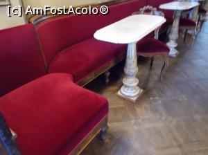 [P12] Cafeneaua Florian. Canapele îmbrăcate în catifea.  » foto by mihaelavoicu
 - 
<span class="allrVoted glyphicon glyphicon-heart hidden" id="av939259"></span>
<a class="m-l-10 hidden" id="sv939259" onclick="voting_Foto_DelVot(,939259,12882)" role="button">șterge vot <span class="glyphicon glyphicon-remove"></span></a>
<a id="v9939259" class=" c-red"  onclick="voting_Foto_SetVot(939259)" role="button"><span class="glyphicon glyphicon-heart-empty"></span> <b>LIKE</b> = Votează poza</a> <img class="hidden"  id="f939259W9" src="/imagini/loader.gif" border="0" /><span class="AjErrMes hidden" id="e939259ErM"></span>