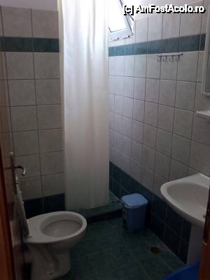 [P12] Instantaneu în baie, simplă şi curată. Marele avantaj este că gresia nu alunecă chiar dacă este udă.  » foto by ariciu*
 - 
<span class="allrVoted glyphicon glyphicon-heart hidden" id="av426951"></span>
<a class="m-l-10 hidden" id="sv426951" onclick="voting_Foto_DelVot(,426951,12887)" role="button">șterge vot <span class="glyphicon glyphicon-remove"></span></a>
<a id="v9426951" class=" c-red"  onclick="voting_Foto_SetVot(426951)" role="button"><span class="glyphicon glyphicon-heart-empty"></span> <b>LIKE</b> = Votează poza</a> <img class="hidden"  id="f426951W9" src="/imagini/loader.gif" border="0" /><span class="AjErrMes hidden" id="e426951ErM"></span>