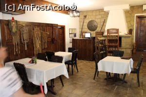 [P06] Iași, Hanul Dacilor, Sala decorată cu arme și alte obiecte dacice, dar și cu instalație de aer condiționat și monitor PC » foto by mprofeanu
 - 
<span class="allrVoted glyphicon glyphicon-heart hidden" id="av1133781"></span>
<a class="m-l-10 hidden" id="sv1133781" onclick="voting_Foto_DelVot(,1133781,12895)" role="button">șterge vot <span class="glyphicon glyphicon-remove"></span></a>
<a id="v91133781" class=" c-red"  onclick="voting_Foto_SetVot(1133781)" role="button"><span class="glyphicon glyphicon-heart-empty"></span> <b>LIKE</b> = Votează poza</a> <img class="hidden"  id="f1133781W9" src="/imagini/loader.gif" border="0" /><span class="AjErrMes hidden" id="e1133781ErM"></span>