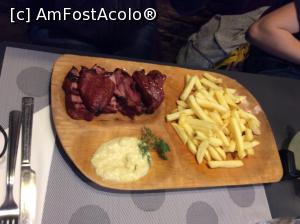 [P16] Pizzeria Domneasca - si asta si-a comandat partenera flacaului meu, costita prajita, cu cartofi prajiti si mujdei » foto by mishu
 - 
<span class="allrVoted glyphicon glyphicon-heart hidden" id="av840544"></span>
<a class="m-l-10 hidden" id="sv840544" onclick="voting_Foto_DelVot(,840544,12895)" role="button">șterge vot <span class="glyphicon glyphicon-remove"></span></a>
<a id="v9840544" class=" c-red"  onclick="voting_Foto_SetVot(840544)" role="button"><span class="glyphicon glyphicon-heart-empty"></span> <b>LIKE</b> = Votează poza</a> <img class="hidden"  id="f840544W9" src="/imagini/loader.gif" border="0" /><span class="AjErrMes hidden" id="e840544ErM"></span>