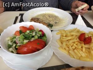 [P19] Pizzeria Domneasca - Felul doi comandat de sotul meu » foto by mishu
 - 
<span class="allrVoted glyphicon glyphicon-heart hidden" id="av840547"></span>
<a class="m-l-10 hidden" id="sv840547" onclick="voting_Foto_DelVot(,840547,12895)" role="button">șterge vot <span class="glyphicon glyphicon-remove"></span></a>
<a id="v9840547" class=" c-red"  onclick="voting_Foto_SetVot(840547)" role="button"><span class="glyphicon glyphicon-heart-empty"></span> <b>LIKE</b> = Votează poza</a> <img class="hidden"  id="f840547W9" src="/imagini/loader.gif" border="0" /><span class="AjErrMes hidden" id="e840547ErM"></span>
