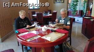 [P06] 6. Consultăm meniul, frumos legat în catifea roșie.  » foto by doinafil
 - 
<span class="allrVoted glyphicon glyphicon-heart hidden" id="av1021881"></span>
<a class="m-l-10 hidden" id="sv1021881" onclick="voting_Foto_DelVot(,1021881,12895)" role="button">șterge vot <span class="glyphicon glyphicon-remove"></span></a>
<a id="v91021881" class=" c-red"  onclick="voting_Foto_SetVot(1021881)" role="button"><span class="glyphicon glyphicon-heart-empty"></span> <b>LIKE</b> = Votează poza</a> <img class="hidden"  id="f1021881W9" src="/imagini/loader.gif" border="0" /><span class="AjErrMes hidden" id="e1021881ErM"></span>