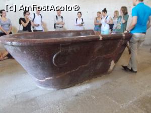 [P01] Sarcofagul din porfir al Regelui Ostrogot Theodoric, aflat la Ravenna. » foto by mihaelavoicu
 - 
<span class="allrVoted glyphicon glyphicon-heart hidden" id="av936866"></span>
<a class="m-l-10 hidden" id="sv936866" onclick="voting_Foto_DelVot(,936866,12926)" role="button">șterge vot <span class="glyphicon glyphicon-remove"></span></a>
<a id="v9936866" class=" c-red"  onclick="voting_Foto_SetVot(936866)" role="button"><span class="glyphicon glyphicon-heart-empty"></span> <b>LIKE</b> = Votează poza</a> <img class="hidden"  id="f936866W9" src="/imagini/loader.gif" border="0" /><span class="AjErrMes hidden" id="e936866ErM"></span>