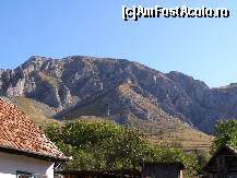[P01] Piatra Secuiului, vazuta din curtea pensiunii » foto by RoF*
 - 
<span class="allrVoted glyphicon glyphicon-heart hidden" id="av373820"></span>
<a class="m-l-10 hidden" id="sv373820" onclick="voting_Foto_DelVot(,373820,12931)" role="button">șterge vot <span class="glyphicon glyphicon-remove"></span></a>
<a id="v9373820" class=" c-red"  onclick="voting_Foto_SetVot(373820)" role="button"><span class="glyphicon glyphicon-heart-empty"></span> <b>LIKE</b> = Votează poza</a> <img class="hidden"  id="f373820W9" src="/imagini/loader.gif" border="0" /><span class="AjErrMes hidden" id="e373820ErM"></span>