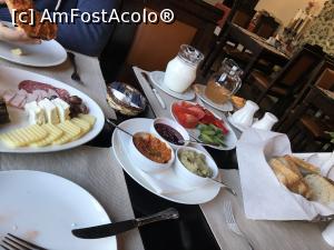 [P12] MIcul dejun. Aici, ne trezisem mai tarziu si ne-au salvat niste mancare si ne-au pregatit-o pe platouri. In general, micul dejun se serveste pe stil suedez si contine de toate, inclusiv pentru copii » foto by Anduise
 - 
<span class="allrVoted glyphicon glyphicon-heart hidden" id="av1046823"></span>
<a class="m-l-10 hidden" id="sv1046823" onclick="voting_Foto_DelVot(,1046823,12937)" role="button">șterge vot <span class="glyphicon glyphicon-remove"></span></a>
<a id="v91046823" class=" c-red"  onclick="voting_Foto_SetVot(1046823)" role="button"><span class="glyphicon glyphicon-heart-empty"></span> <b>LIKE</b> = Votează poza</a> <img class="hidden"  id="f1046823W9" src="/imagini/loader.gif" border="0" /><span class="AjErrMes hidden" id="e1046823ErM"></span>