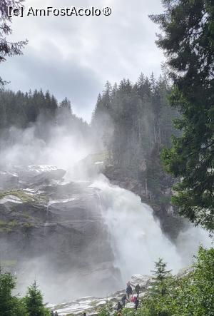 [P06] Cascada are o inaltime totala de 380 m si este formata de fapt din trei cascade, cea situata cel mai sus are o cadere de 145 m, cea din mijloc de 100 m, iar cea de jos, cu doua trepte, cu o cadere de 140 de metri. » foto by geani anto
 - 
<span class="allrVoted glyphicon glyphicon-heart hidden" id="av1423358"></span>
<a class="m-l-10 hidden" id="sv1423358" onclick="voting_Foto_DelVot(,1423358,12945)" role="button">șterge vot <span class="glyphicon glyphicon-remove"></span></a>
<a id="v91423358" class=" c-red"  onclick="voting_Foto_SetVot(1423358)" role="button"><span class="glyphicon glyphicon-heart-empty"></span> <b>LIKE</b> = Votează poza</a> <img class="hidden"  id="f1423358W9" src="/imagini/loader.gif" border="0" /><span class="AjErrMes hidden" id="e1423358ErM"></span>