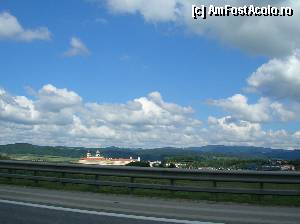 [P02] În Austria, pe autostradă, o privire fugară asupra impresionantei abaţii Melk.  » foto by doina_c24
 - 
<span class="allrVoted glyphicon glyphicon-heart hidden" id="av388679"></span>
<a class="m-l-10 hidden" id="sv388679" onclick="voting_Foto_DelVot(,388679,12948)" role="button">șterge vot <span class="glyphicon glyphicon-remove"></span></a>
<a id="v9388679" class=" c-red"  onclick="voting_Foto_SetVot(388679)" role="button"><span class="glyphicon glyphicon-heart-empty"></span> <b>LIKE</b> = Votează poza</a> <img class="hidden"  id="f388679W9" src="/imagini/loader.gif" border="0" /><span class="AjErrMes hidden" id="e388679ErM"></span>