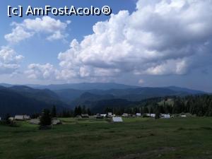 [P23] In Poiana Calineasa - panorama cu muntii din jur » foto by LaraCroft
 - 
<span class="allrVoted glyphicon glyphicon-heart hidden" id="av1004538"></span>
<a class="m-l-10 hidden" id="sv1004538" onclick="voting_Foto_DelVot(,1004538,12961)" role="button">șterge vot <span class="glyphicon glyphicon-remove"></span></a>
<a id="v91004538" class=" c-red"  onclick="voting_Foto_SetVot(1004538)" role="button"><span class="glyphicon glyphicon-heart-empty"></span> <b>LIKE</b> = Votează poza</a> <img class="hidden"  id="f1004538W9" src="/imagini/loader.gif" border="0" /><span class="AjErrMes hidden" id="e1004538ErM"></span>