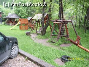 [P01] Locul de joacă al copiilor. Mai în spate, cel al adulților - grătarul!  » foto by puiutea
 - 
<span class="allrVoted glyphicon glyphicon-heart hidden" id="av751893"></span>
<a class="m-l-10 hidden" id="sv751893" onclick="voting_Foto_DelVot(,751893,12961)" role="button">șterge vot <span class="glyphicon glyphicon-remove"></span></a>
<a id="v9751893" class=" c-red"  onclick="voting_Foto_SetVot(751893)" role="button"><span class="glyphicon glyphicon-heart-empty"></span> <b>LIKE</b> = Votează poza</a> <img class="hidden"  id="f751893W9" src="/imagini/loader.gif" border="0" /><span class="AjErrMes hidden" id="e751893ErM"></span>