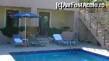 [P03] Vedere din partea opusa a piscinei, se vede terasa unde au iesire 2 camere, scarile duc spre terasa de la bucatarie. + living si spre unde este parcarea.  » foto by adat20
 - 
<span class="allrVoted glyphicon glyphicon-heart hidden" id="av377857"></span>
<a class="m-l-10 hidden" id="sv377857" onclick="voting_Foto_DelVot(,377857,13013)" role="button">șterge vot <span class="glyphicon glyphicon-remove"></span></a>
<a id="v9377857" class=" c-red"  onclick="voting_Foto_SetVot(377857)" role="button"><span class="glyphicon glyphicon-heart-empty"></span> <b>LIKE</b> = Votează poza</a> <img class="hidden"  id="f377857W9" src="/imagini/loader.gif" border="0" /><span class="AjErrMes hidden" id="e377857ErM"></span>
