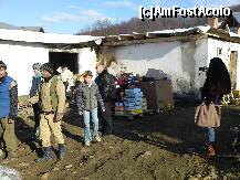 [P38] Muncitorii locului, un donator de incaltaminte si o doamna care nu se astepta sa ajunga in asa noroaie. » foto by roth
 - 
<span class="allrVoted glyphicon glyphicon-heart hidden" id="av284744"></span>
<a class="m-l-10 hidden" id="sv284744" onclick="voting_Foto_DelVot(,284744,13023)" role="button">șterge vot <span class="glyphicon glyphicon-remove"></span></a>
<a id="v9284744" class=" c-red"  onclick="voting_Foto_SetVot(284744)" role="button"><span class="glyphicon glyphicon-heart-empty"></span> <b>LIKE</b> = Votează poza</a> <img class="hidden"  id="f284744W9" src="/imagini/loader.gif" border="0" /><span class="AjErrMes hidden" id="e284744ErM"></span>