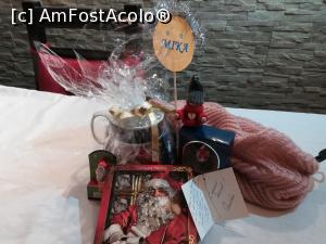[P02] Mishu m-a așteptat cu o mică pancartă cu numele meu, ca să ne recuoaștem.  » foto by Mika
 - 
<span class="allrVoted glyphicon glyphicon-heart hidden" id="av1043715"></span>
<a class="m-l-10 hidden" id="sv1043715" onclick="voting_Foto_DelVot(,1043715,13023)" role="button">șterge vot <span class="glyphicon glyphicon-remove"></span></a>
<a id="v91043715" class=" c-red"  onclick="voting_Foto_SetVot(1043715)" role="button"><span class="glyphicon glyphicon-heart-empty"></span> <b>LIKE</b> = Votează poza</a> <img class="hidden"  id="f1043715W9" src="/imagini/loader.gif" border="0" /><span class="AjErrMes hidden" id="e1043715ErM"></span>