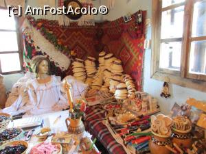 [P13] În „casa mare”; mireasa cu cunună în mijlocul suvenirurilor » foto by crismis
 - 
<span class="allrVoted glyphicon glyphicon-heart hidden" id="av795641"></span>
<a class="m-l-10 hidden" id="sv795641" onclick="voting_Foto_DelVot(,795641,13024)" role="button">șterge vot <span class="glyphicon glyphicon-remove"></span></a>
<a id="v9795641" class=" c-red"  onclick="voting_Foto_SetVot(795641)" role="button"><span class="glyphicon glyphicon-heart-empty"></span> <b>LIKE</b> = Votează poza</a> <img class="hidden"  id="f795641W9" src="/imagini/loader.gif" border="0" /><span class="AjErrMes hidden" id="e795641ErM"></span>