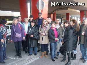 [P14] In aeroport in Valencia... toti cursantii si instructorii care au fost cu noi (eu in dreapta cu spatele linga Sorin).  » foto by Ninette
 - 
<span class="allrVoted glyphicon glyphicon-heart hidden" id="av423327"></span>
<a class="m-l-10 hidden" id="sv423327" onclick="voting_Foto_DelVot(,423327,13065)" role="button">șterge vot <span class="glyphicon glyphicon-remove"></span></a>
<a id="v9423327" class=" c-red"  onclick="voting_Foto_SetVot(423327)" role="button"><span class="glyphicon glyphicon-heart-empty"></span> <b>LIKE</b> = Votează poza</a> <img class="hidden"  id="f423327W9" src="/imagini/loader.gif" border="0" /><span class="AjErrMes hidden" id="e423327ErM"></span>