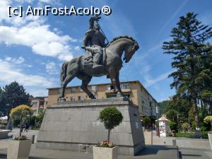 [P03] Piața Victoriei, statuia impunătoare a lui Decebal. » foto by maryka
 - 
<span class="allrVoted glyphicon glyphicon-heart hidden" id="av1230621"></span>
<a class="m-l-10 hidden" id="sv1230621" onclick="voting_Foto_DelVot(,1230621,13069)" role="button">șterge vot <span class="glyphicon glyphicon-remove"></span></a>
<a id="v91230621" class=" c-red"  onclick="voting_Foto_SetVot(1230621)" role="button"><span class="glyphicon glyphicon-heart-empty"></span> <b>LIKE</b> = Votează poza</a> <img class="hidden"  id="f1230621W9" src="/imagini/loader.gif" border="0" /><span class="AjErrMes hidden" id="e1230621ErM"></span>