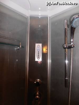 [P10] Pensiunea Bellami, cabina de dus, moderna, prevazuta cu comenzi electronice » foto by sunflower
 - 
<span class="allrVoted glyphicon glyphicon-heart hidden" id="av449205"></span>
<a class="m-l-10 hidden" id="sv449205" onclick="voting_Foto_DelVot(,449205,13078)" role="button">șterge vot <span class="glyphicon glyphicon-remove"></span></a>
<a id="v9449205" class=" c-red"  onclick="voting_Foto_SetVot(449205)" role="button"><span class="glyphicon glyphicon-heart-empty"></span> <b>LIKE</b> = Votează poza</a> <img class="hidden"  id="f449205W9" src="/imagini/loader.gif" border="0" /><span class="AjErrMes hidden" id="e449205ErM"></span>