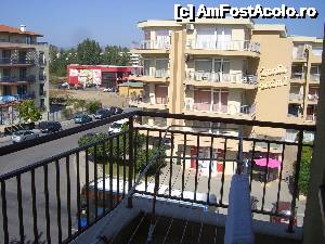 [P18] Balconul studioului era suficient de spatios, avand vedere laterala (daca va uitati pe harta puteti observa ca Sunny Dreams-ul se invecineaza cu un alt complex de apartamente Kamelia Garden) -28 septembrie 2012 » foto by adry24
 - 
<span class="allrVoted glyphicon glyphicon-heart hidden" id="av503540"></span>
<a class="m-l-10 hidden" id="sv503540" onclick="voting_Foto_DelVot(,503540,13086)" role="button">șterge vot <span class="glyphicon glyphicon-remove"></span></a>
<a id="v9503540" class=" c-red"  onclick="voting_Foto_SetVot(503540)" role="button"><span class="glyphicon glyphicon-heart-empty"></span> <b>LIKE</b> = Votează poza</a> <img class="hidden"  id="f503540W9" src="/imagini/loader.gif" border="0" /><span class="AjErrMes hidden" id="e503540ErM"></span>
