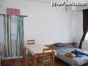 [P02] Hygge House - livingul apartamentului 4, cu canapea extensibila si centrala proprie.  » foto by nadiaandreea
 - 
<span class="allrVoted glyphicon glyphicon-heart hidden" id="av471407"></span>
<a class="m-l-10 hidden" id="sv471407" onclick="voting_Foto_DelVot(,471407,13087)" role="button">șterge vot <span class="glyphicon glyphicon-remove"></span></a>
<a id="v9471407" class=" c-red"  onclick="voting_Foto_SetVot(471407)" role="button"><span class="glyphicon glyphicon-heart-empty"></span> <b>LIKE</b> = Votează poza</a> <img class="hidden"  id="f471407W9" src="/imagini/loader.gif" border="0" /><span class="AjErrMes hidden" id="e471407ErM"></span>