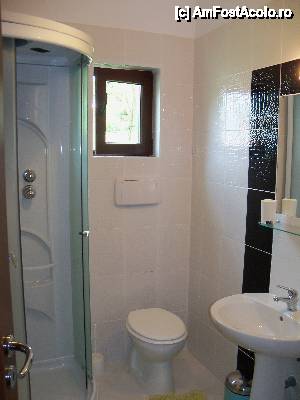 [P04] Hygge House - Apartament 4 - baia foarte curata.  » foto by nadiaandreea
 - 
<span class="allrVoted glyphicon glyphicon-heart hidden" id="av471409"></span>
<a class="m-l-10 hidden" id="sv471409" onclick="voting_Foto_DelVot(,471409,13087)" role="button">șterge vot <span class="glyphicon glyphicon-remove"></span></a>
<a id="v9471409" class=" c-red"  onclick="voting_Foto_SetVot(471409)" role="button"><span class="glyphicon glyphicon-heart-empty"></span> <b>LIKE</b> = Votează poza</a> <img class="hidden"  id="f471409W9" src="/imagini/loader.gif" border="0" /><span class="AjErrMes hidden" id="e471409ErM"></span>