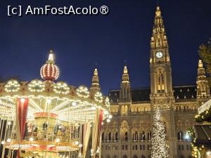 [P36] În luminile nopții, caruselul se vede mult mai frumos la Primăria din Viena » foto by kmy
 - 
<span class="allrVoted glyphicon glyphicon-heart hidden" id="av1399419"></span>
<a class="m-l-10 hidden" id="sv1399419" onclick="voting_Foto_DelVot(,1399419,13117)" role="button">șterge vot <span class="glyphicon glyphicon-remove"></span></a>
<a id="v91399419" class=" c-red"  onclick="voting_Foto_SetVot(1399419)" role="button"><span class="glyphicon glyphicon-heart-empty"></span> <b>LIKE</b> = Votează poza</a> <img class="hidden"  id="f1399419W9" src="/imagini/loader.gif" border="0" /><span class="AjErrMes hidden" id="e1399419ErM"></span>