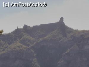 [P52] 51. Așa arată „Roque Nublo” privit de la 4 km. În stânga se distinge și „Călugărul”.  » foto by msnd
 - 
<span class="allrVoted glyphicon glyphicon-heart hidden" id="av945996"></span>
<a class="m-l-10 hidden" id="sv945996" onclick="voting_Foto_DelVot(,945996,13127)" role="button">șterge vot <span class="glyphicon glyphicon-remove"></span></a>
<a id="v9945996" class=" c-red"  onclick="voting_Foto_SetVot(945996)" role="button"><span class="glyphicon glyphicon-heart-empty"></span> <b>LIKE</b> = Votează poza</a> <img class="hidden"  id="f945996W9" src="/imagini/loader.gif" border="0" /><span class="AjErrMes hidden" id="e945996ErM"></span>
