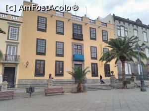 [P05] 5. În mijlocul pieței este și casa în care a locuit Don José de Viera y Clavijo.  » foto by msnd
 - 
<span class="allrVoted glyphicon glyphicon-heart hidden" id="av955365"></span>
<a class="m-l-10 hidden" id="sv955365" onclick="voting_Foto_DelVot(,955365,13127)" role="button">șterge vot <span class="glyphicon glyphicon-remove"></span></a>
<a id="v9955365" class=" c-red"  onclick="voting_Foto_SetVot(955365)" role="button"><span class="glyphicon glyphicon-heart-empty"></span> <b>LIKE</b> = Votează poza</a> <img class="hidden"  id="f955365W9" src="/imagini/loader.gif" border="0" /><span class="AjErrMes hidden" id="e955365ErM"></span>