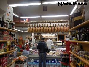 [P19] Salumerie in Sorrento » foto by BOGDAN DSN
 - 
<span class="allrVoted glyphicon glyphicon-heart hidden" id="av503860"></span>
<a class="m-l-10 hidden" id="sv503860" onclick="voting_Foto_DelVot(,503860,13144)" role="button">șterge vot <span class="glyphicon glyphicon-remove"></span></a>
<a id="v9503860" class=" c-red"  onclick="voting_Foto_SetVot(503860)" role="button"><span class="glyphicon glyphicon-heart-empty"></span> <b>LIKE</b> = Votează poza</a> <img class="hidden"  id="f503860W9" src="/imagini/loader.gif" border="0" /><span class="AjErrMes hidden" id="e503860ErM"></span>