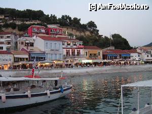 [P16] Parga seara, tavernele sunt pline » foto by ionescunic
 - 
<span class="allrVoted glyphicon glyphicon-heart hidden" id="av402480"></span>
<a class="m-l-10 hidden" id="sv402480" onclick="voting_Foto_DelVot(,402480,13156)" role="button">șterge vot <span class="glyphicon glyphicon-remove"></span></a>
<a id="v9402480" class=" c-red"  onclick="voting_Foto_SetVot(402480)" role="button"><span class="glyphicon glyphicon-heart-empty"></span> <b>LIKE</b> = Votează poza</a> <img class="hidden"  id="f402480W9" src="/imagini/loader.gif" border="0" /><span class="AjErrMes hidden" id="e402480ErM"></span>